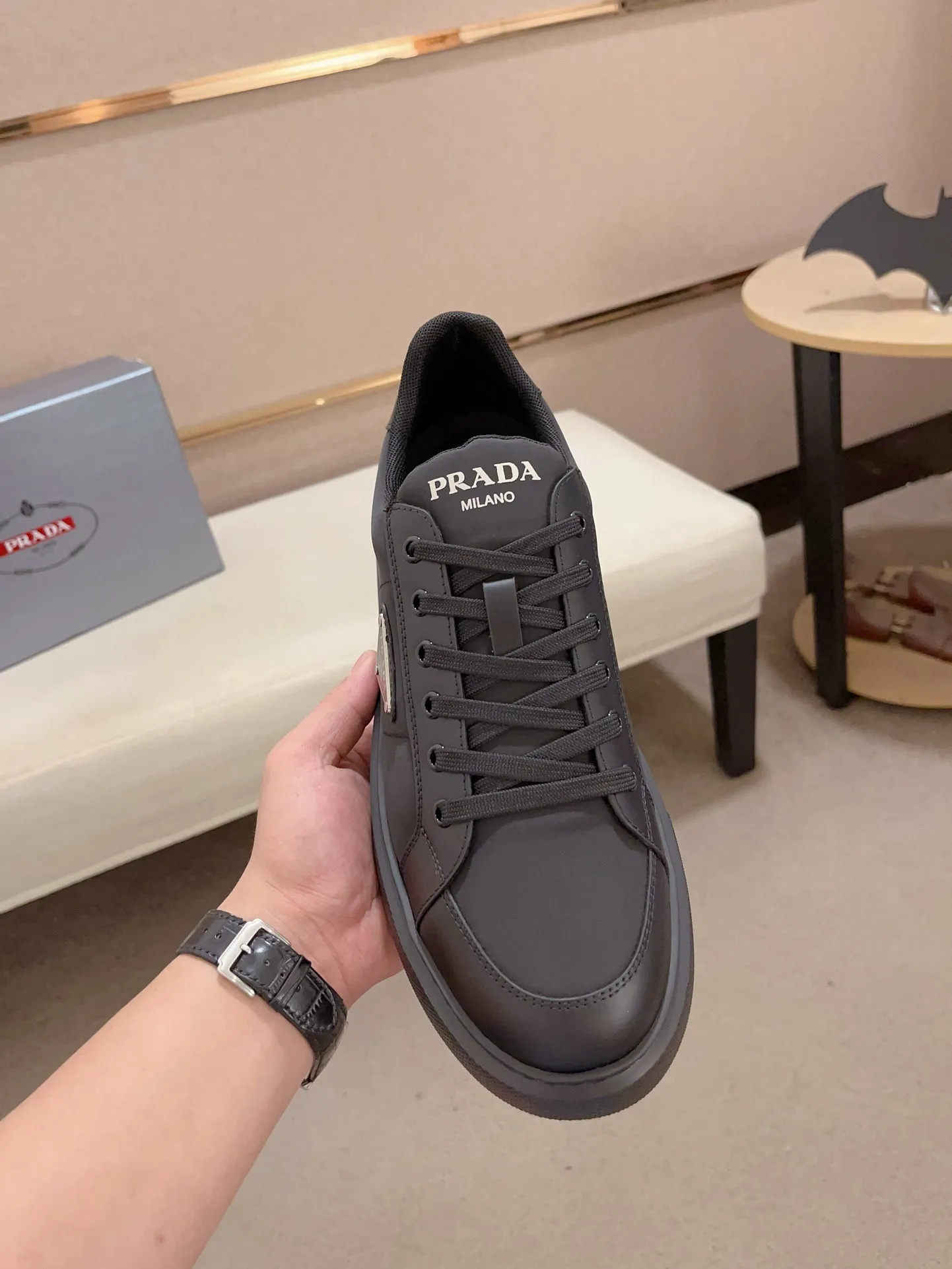 Factory price 580💰 ✔️✔️✔️High version High-quality new Prada (Prada) counters are on the market at the same time. The new men's shoes and 😘fabrics are selected from first-layer cowhide and are made by pure handicrafts. Lining: Full cowhide lining. 👍🏿 High-end ☄️ air-cushion molded anti-slip rubber outsole, exquisite lines, simple and elegant, comfortable and high-end for leisure travel. Code number: 38 to 44 (45 can be customized)